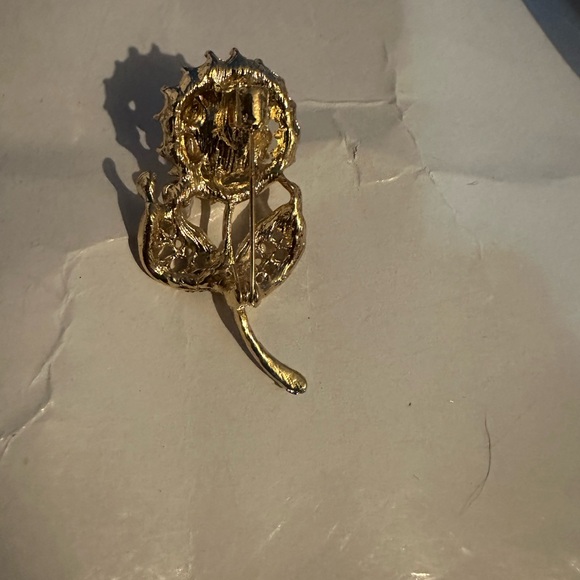 Flower Brooch with Crystals Gold Tone - Picture 2 of 2